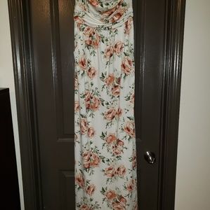FREE with bundle!!!Floral Maxi with povkets Medium